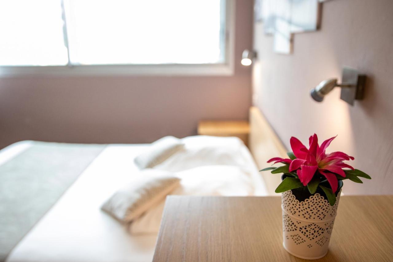 Hotel Les Flots Bleus Savines Bagian luar foto