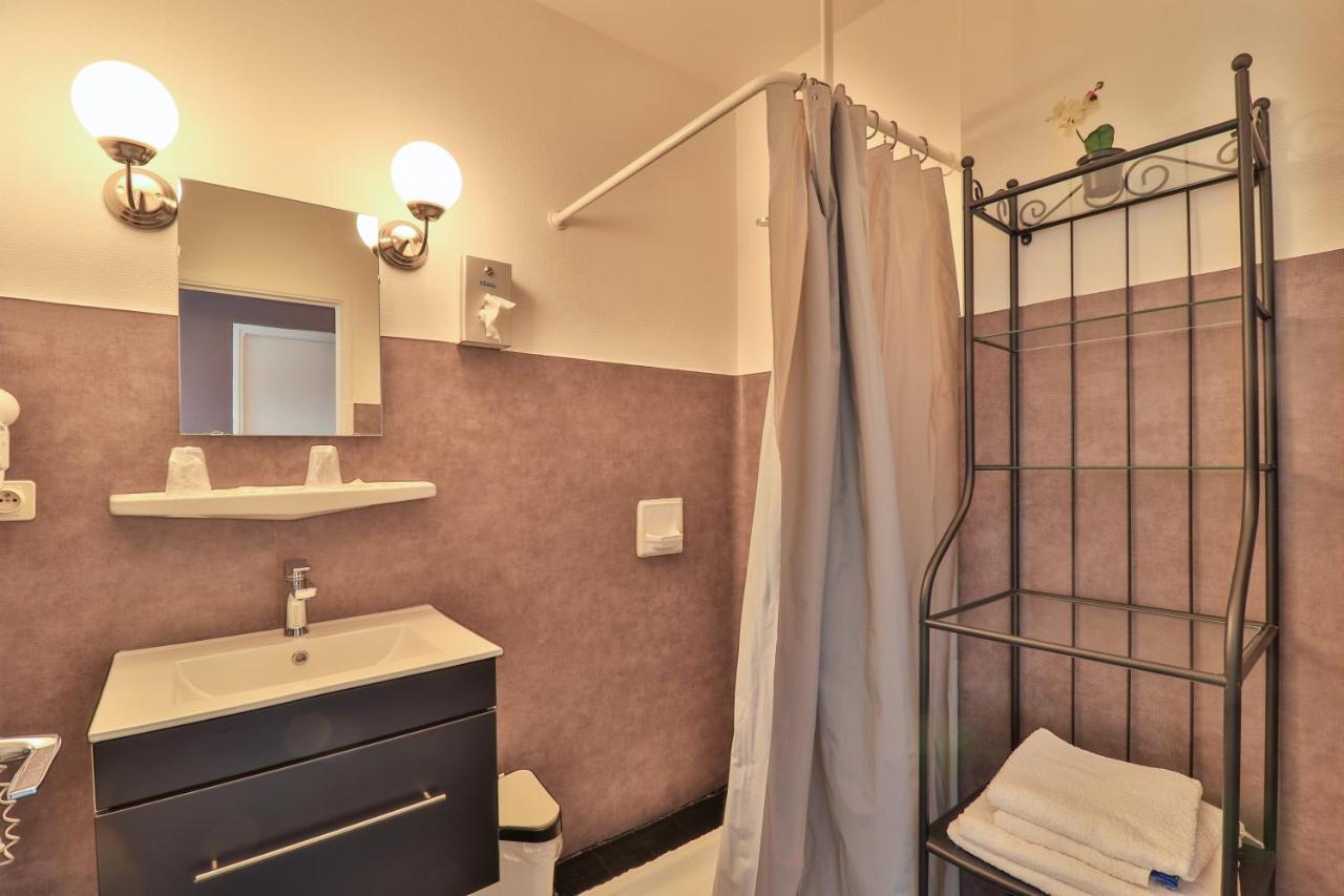 Hotel Les Flots Bleus Savines Bagian luar foto